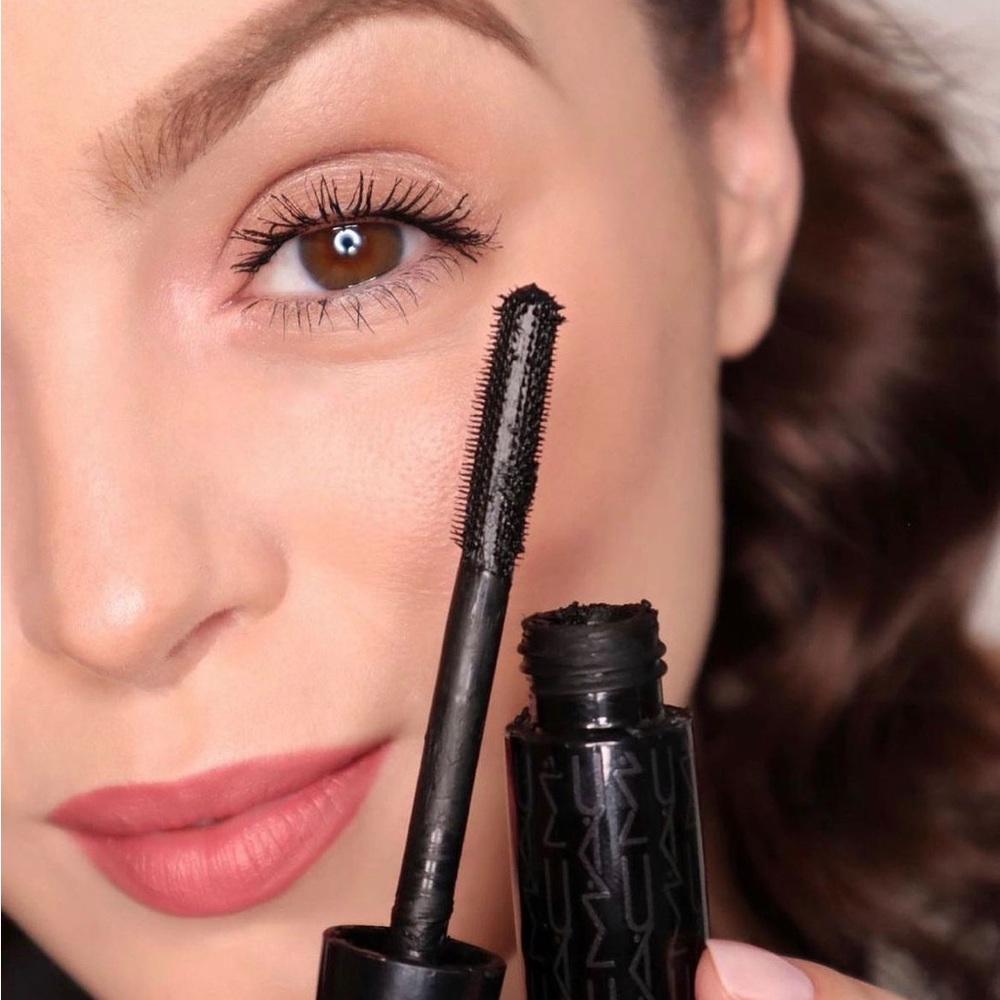 MAC In Extreme Dimension 3D BLACK Lash Mascara - Picture 3 of 14